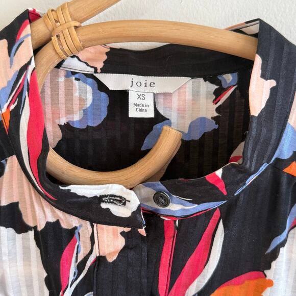 Joie Huxlee Silk Blend Top in Caviar - Revolve -  XS - Picture 5 of 6